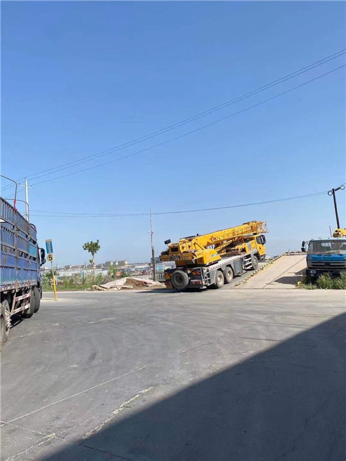 蒙自市25吨吊车的租赁价格大概是多少？