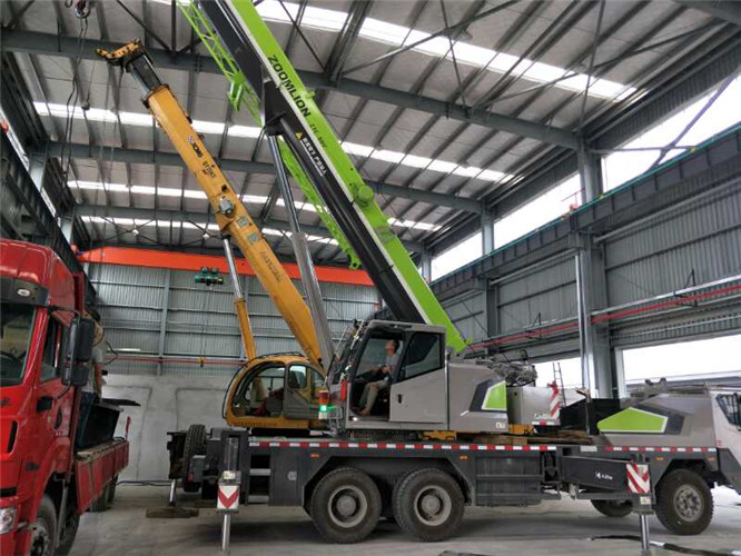 蒙自市高空车出租需要注意哪些安全事项？