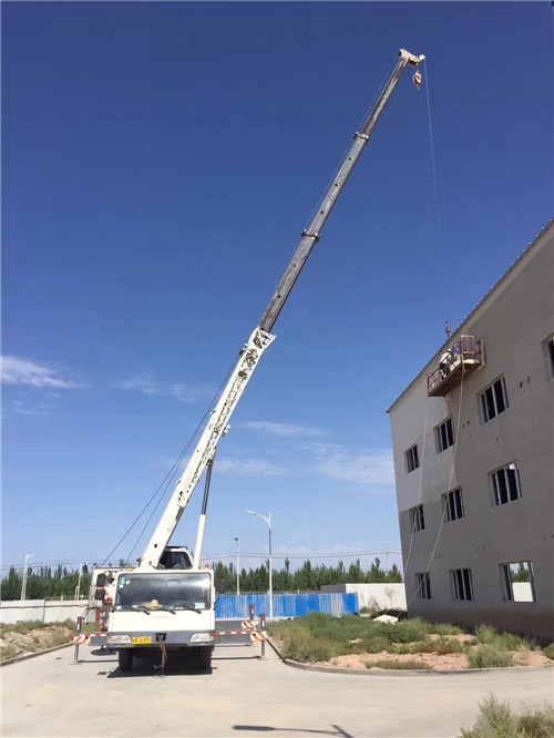 蒙自市“轻装强干”—— 吊车的 “轻量化臂架” 技术